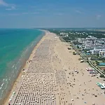 Апартаменты Inviting Calm And Bright Flat Near The *