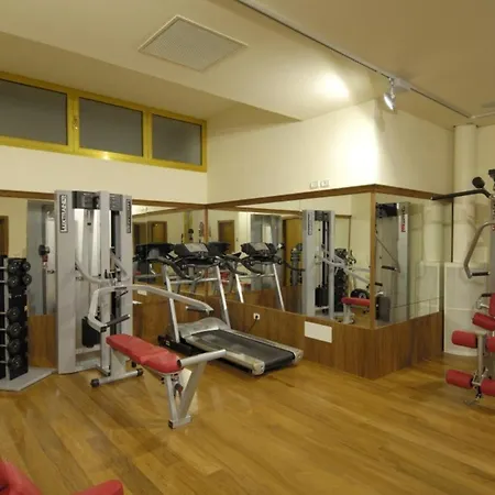 Inviting Calm And Bright Flat Near The * 比比翁