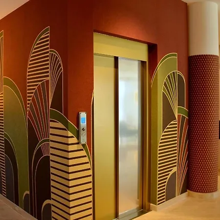 Inviting, Calm And Bright Flat Near The بيبيوني