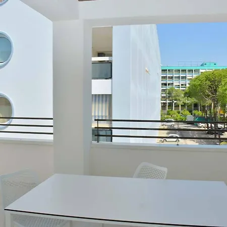 Inviting Calm And Bright Flat Near The Apartment