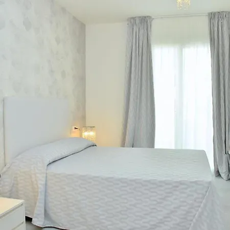 شقة Inviting, Calm And Bright Flat Near The *