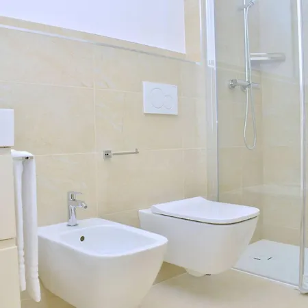 Inviting, Calm And Bright Flat Near The Apartment *