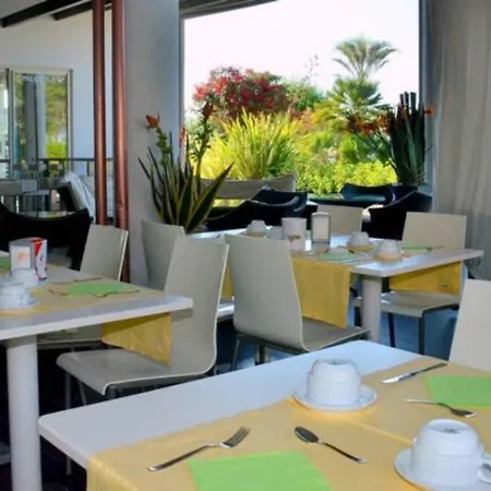 Διαμέρισμα Inviting, Calm And Bright Flat Near The *