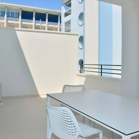 شقة Inviting, Calm And Bright Flat Near The *